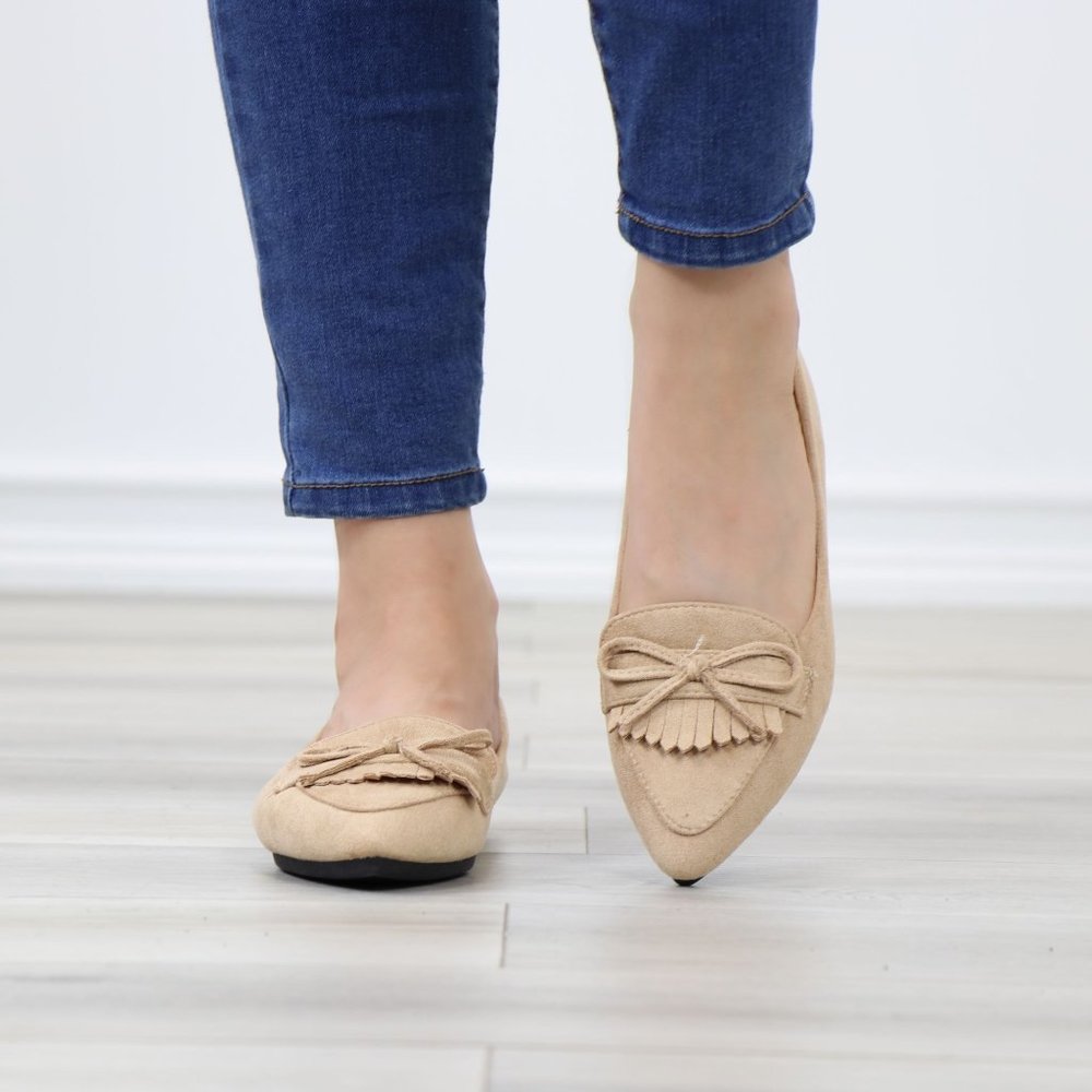 Tan Faux Suede Pointed Toe No Heel Flat Loafers Shoe Bow Tassel Decor Slip On - Picture 10 of 14